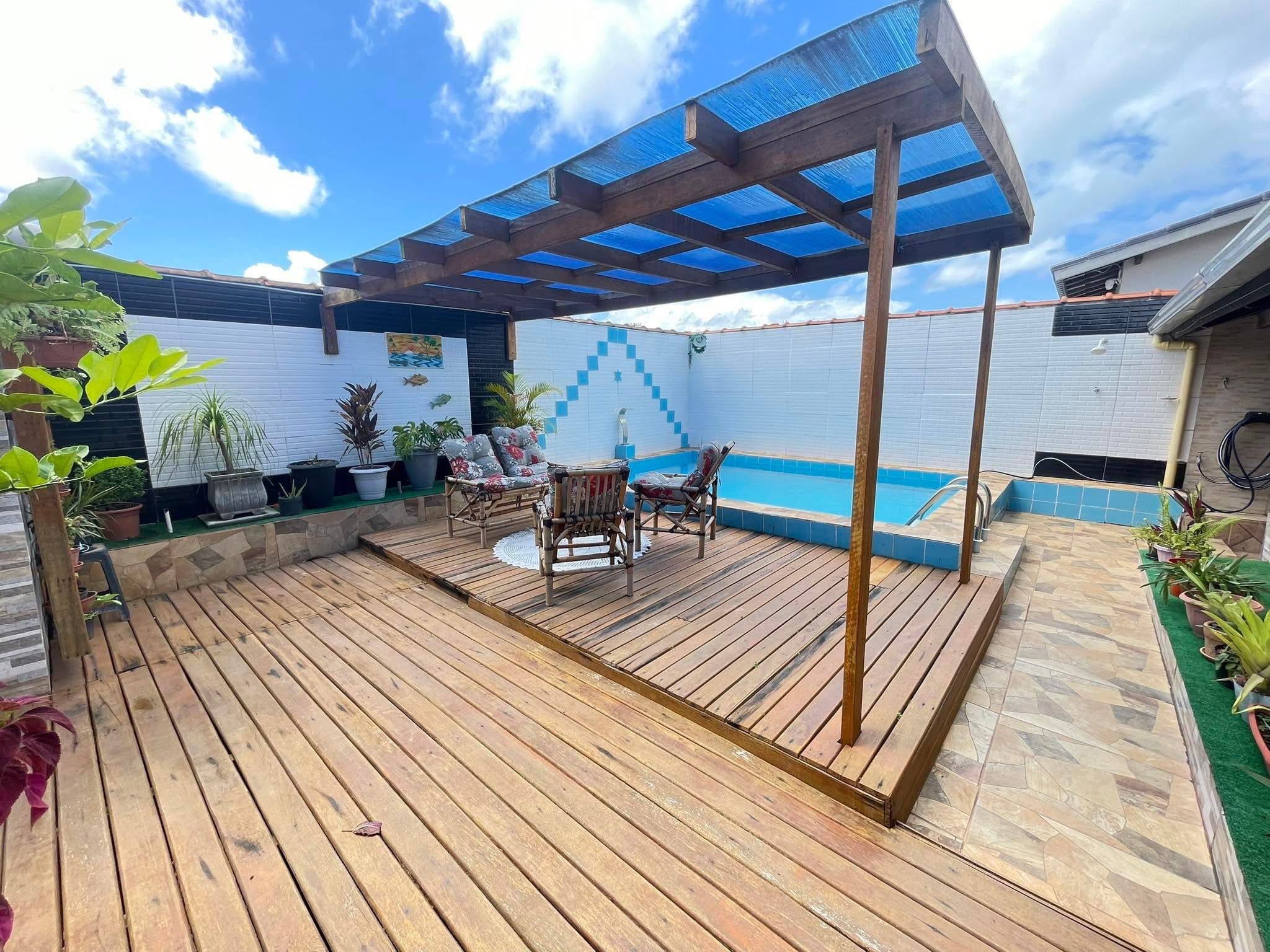 CASA C/ PISCINA BALNEÁRIO ADRIANA